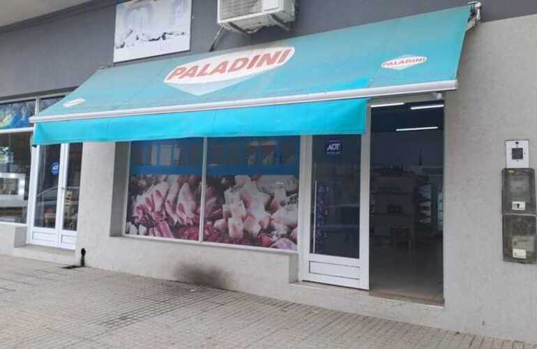 El negocio violentado est&aacute; sobre la Avenida Libertad entre 3 de Febrero e Independencia.