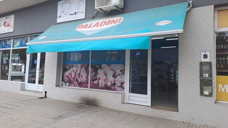 El negocio violentado est&aacute; sobre la Avenida Libertad entre 3 de Febrero e Independencia.