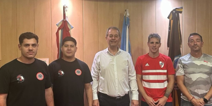 Imagen de Integrantes de la Filial 'River Plate Arroyo Seco', visitaron al Intendente Tonelli para hablar sobre novedades y proyectos futuros