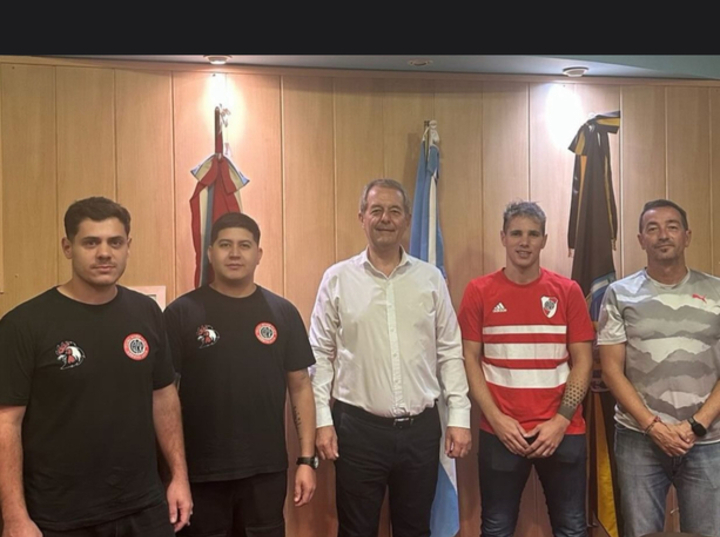 Imagen de Integrantes de la Filial 'River Plate Arroyo Seco', visitaron al Intendente Tonelli para hablar sobre novedades y proyectos futuros