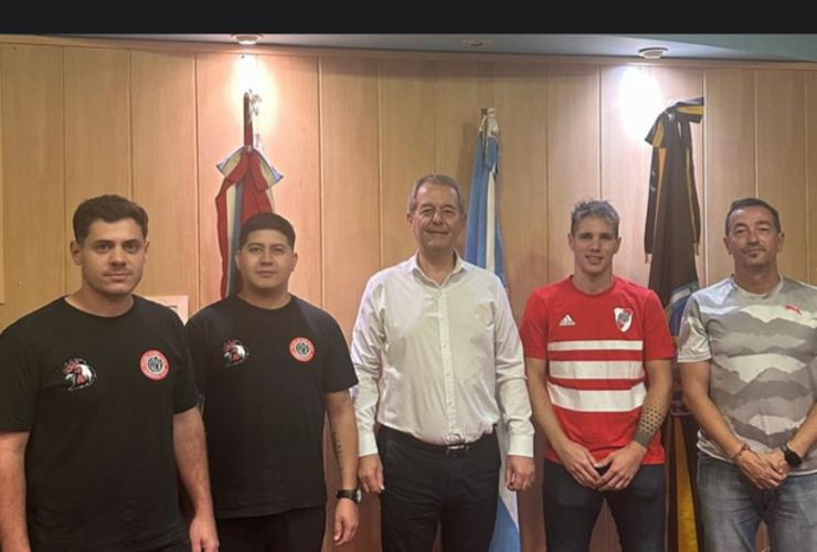 Imagen de Integrantes de la Filial 'River Plate Arroyo Seco', visitaron al Intendente Tonelli para hablar sobre novedades y proyectos futuros