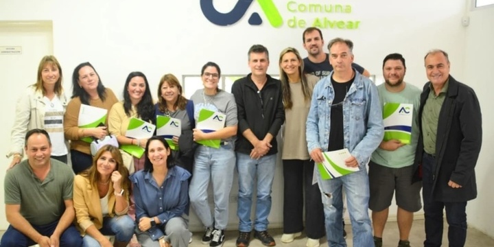 Imagen de Entrega de microcréditos a emprendedores locales a través del programa Activa Emprendedor