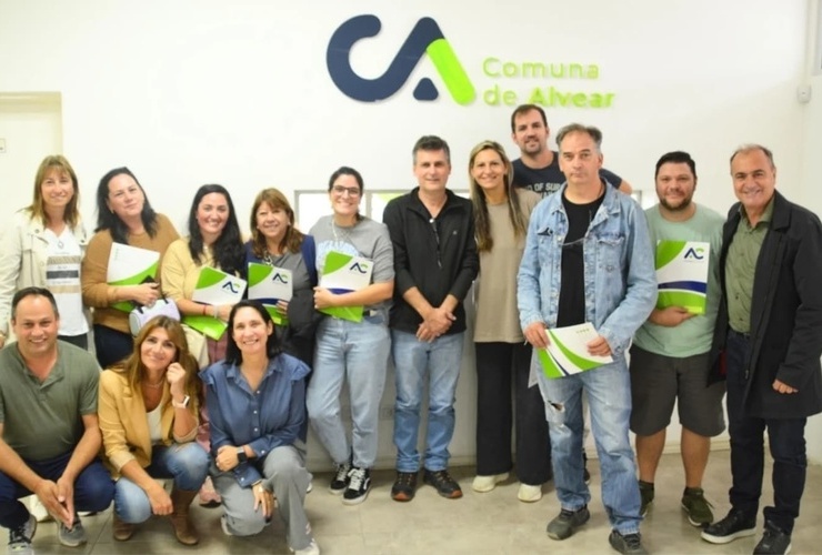 Imagen de Entrega de microcréditos a emprendedores locales a través del programa Activa Emprendedor