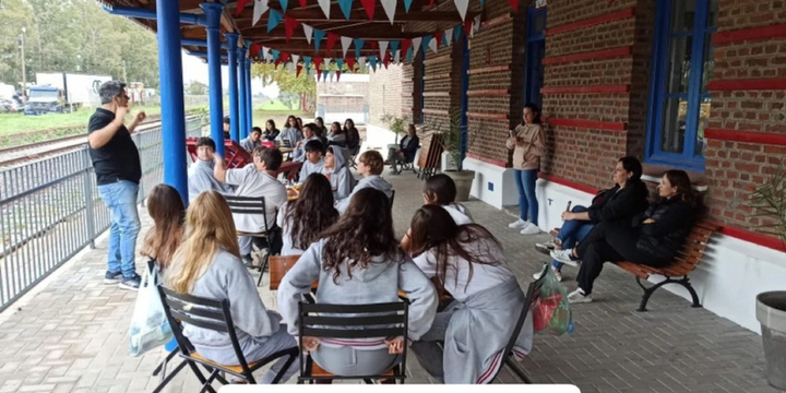 Imagen de Alumnos de la Escuela Secundaria 'Hilario Lagos' visitaron la Estación de Tren