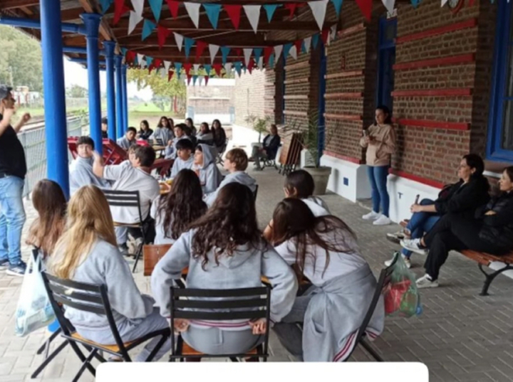 Imagen de Alumnos de la Escuela Secundaria 'Hilario Lagos' visitaron la Estación de Tren