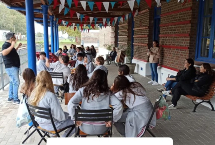 Imagen de Alumnos de la Escuela Secundaria 'Hilario Lagos' visitaron la Estación de Tren