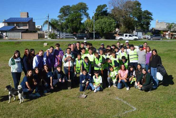 Imagen de Alvear impulsa una ambiciosa campaña de forestación con más de 500 árboles