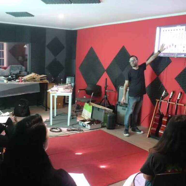 Imagen de Taller de Radio en el CEDEC del Centro Cultural Guillermo Furlong