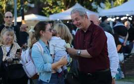 Imagen de FeriArte + nueva entrega de "Un Niño, Un Cuento" en la plaza 9 de julio