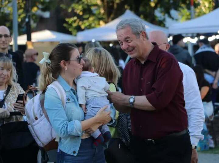 Imagen de FeriArte + nueva entrega de "Un Niño, Un Cuento" en la plaza 9 de julio