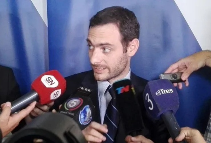 El fiscal José Luis Caterina ordenó la detención de 17 personas a partir de una denuncia anónima por delitos con la carga de combustibles.