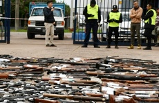 Imagen de El proceso se realizó en el Parque Industrial de Alvear: Destruyeron más de 1.000 armas incautadas