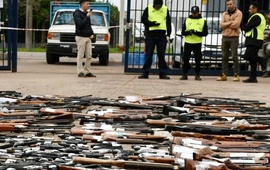 Imagen de El proceso se realizó en el Parque Industrial de Alvear: Destruyeron más de 1.000 armas incautadas