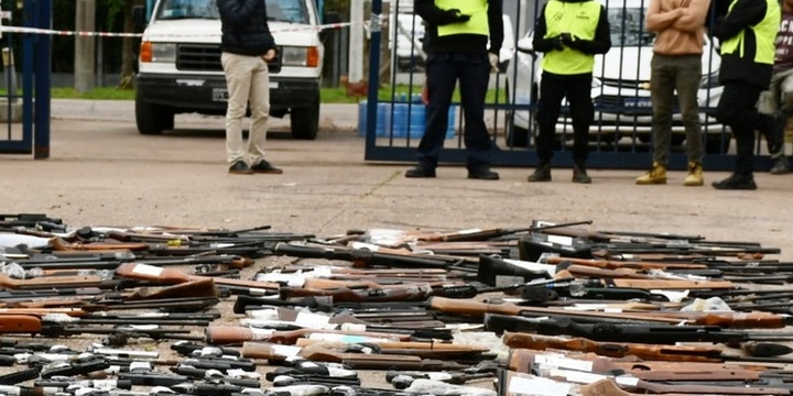 Imagen de El proceso se realizó en el Parque Industrial de Alvear: Destruyeron más de 1.000 armas incautadas