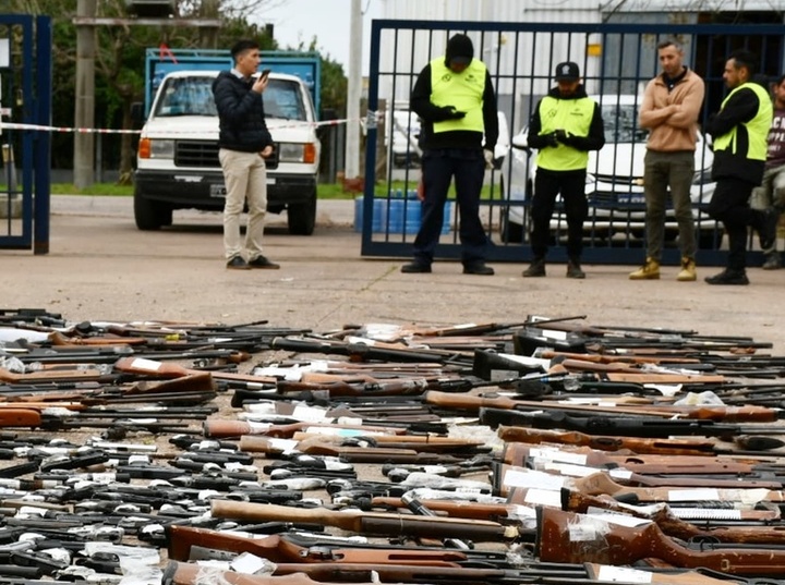 Imagen de El proceso se realizó en el Parque Industrial de Alvear: Destruyeron más de 1.000 armas incautadas