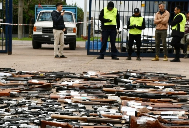 Imagen de El proceso se realizó en el Parque Industrial de Alvear: Destruyeron más de 1.000 armas incautadas