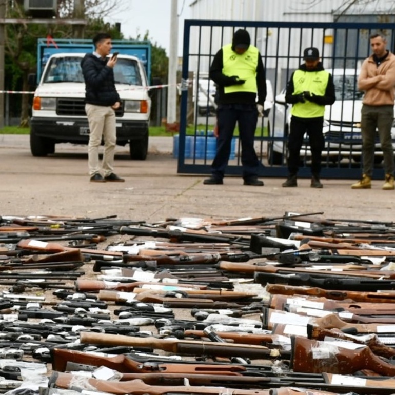 Imagen de El proceso se realizó en el Parque Industrial de Alvear: Destruyeron más de 1.000 armas incautadas