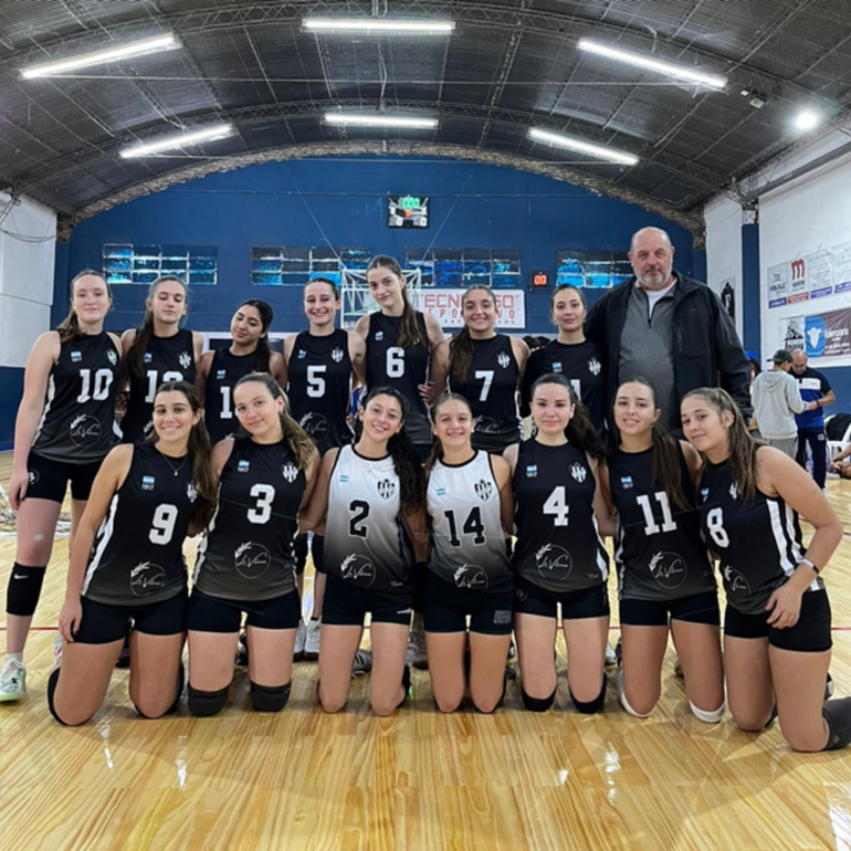 Imagen de Triunfo de Unión ante Athletic en Voley Femenino
