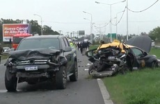 Así quedaron la camioneta y el taxi que protagonizaron el choque con un herido y un muerto. (Imagen El Tres)