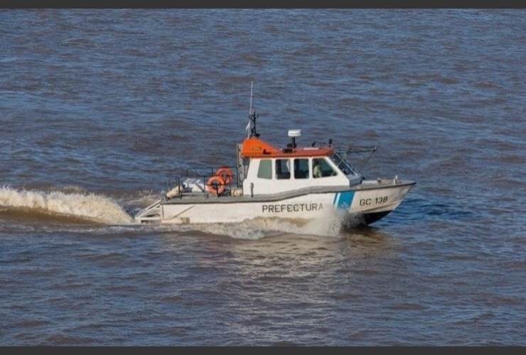Prefectura segu&iacute;a rastrillando la zona donde se perdieron los pescadores. (archivo Rosario3)