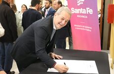 Imagen de En Santa Fe: Tonelli firmó el acta por el Compromiso a la Transparencia
