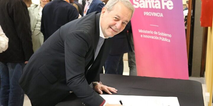 Imagen de En Santa Fe: Tonelli firmó el acta por el Compromiso a la Transparencia