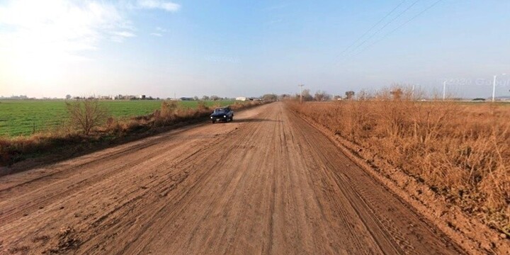 La colectora este de la autopista a Santa Fe, donde encontraron el vehículo con su dueño encerrado. (Google Street View)