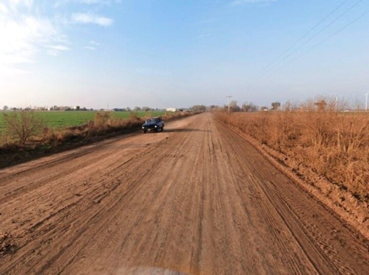 La colectora este de la autopista a Santa Fe, donde encontraron el vehículo con su dueño encerrado. (Google Street View)