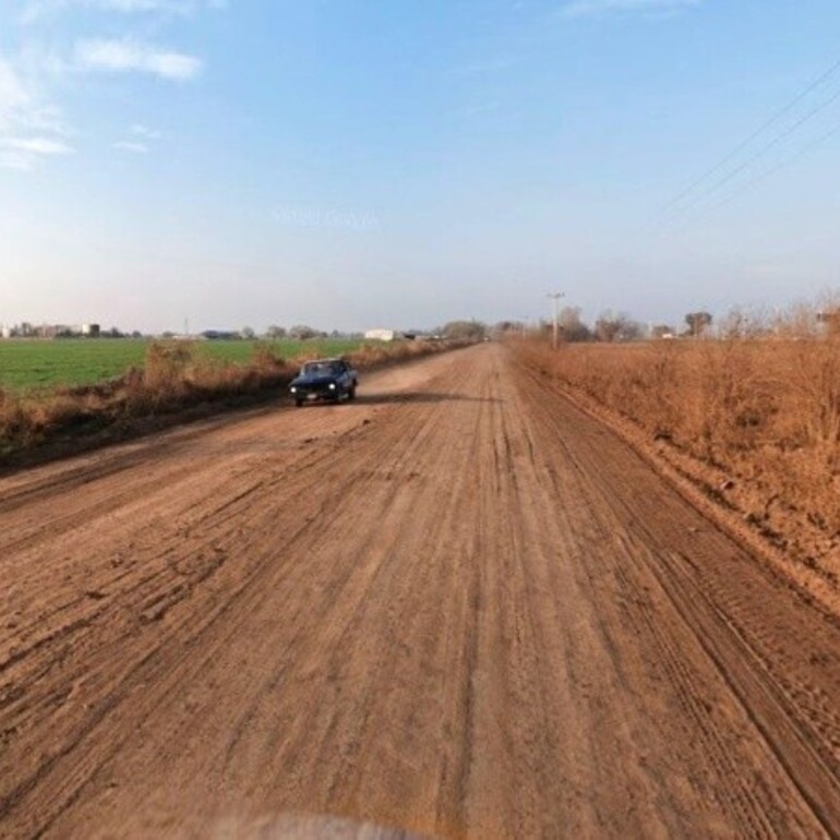 La colectora este de la autopista a Santa Fe, donde encontraron el vehículo con su dueño encerrado. (Google Street View)