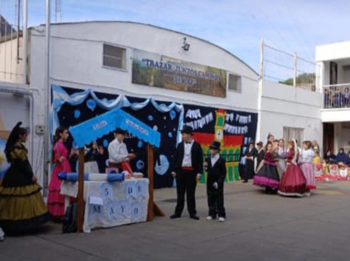 Imagen de La Escuela Santa Lucía, realizó el acto por el 25 de Mayo