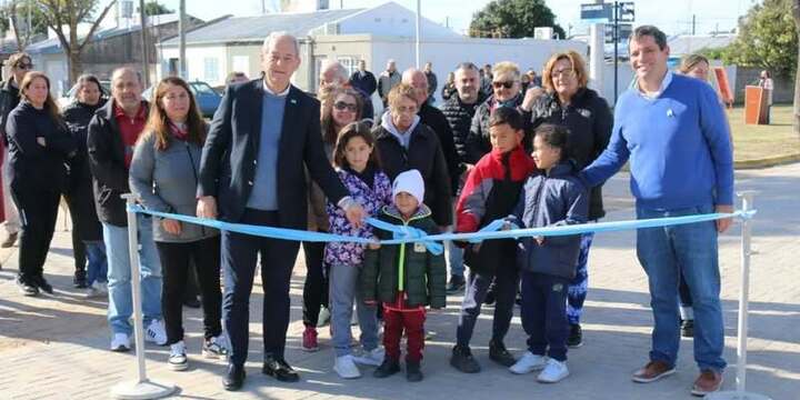 Imagen de Inauguración formal del adoquinado completo del barrio San Cayetano