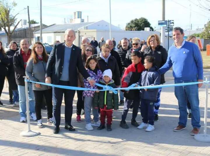 Imagen de Inauguración formal del adoquinado completo del barrio San Cayetano