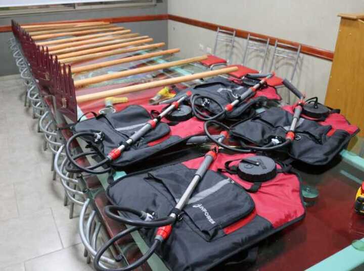 Llegaron 12 zapas y 4 mochilas de agua.