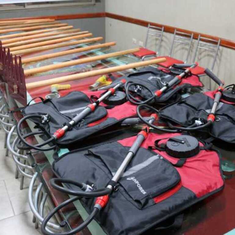 Llegaron 12 zapas y 4 mochilas de agua.