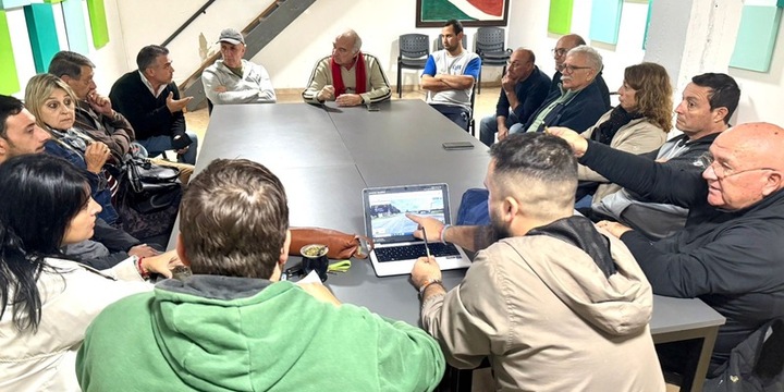Imagen de Reunión entre Concejales y vecinos locales, por la ampliación de la Ruta 21