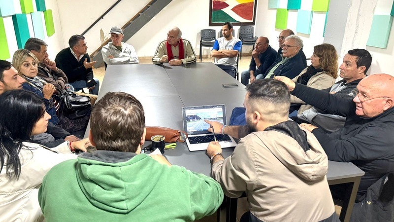 Imagen de Reunión entre Concejales y vecinos locales, por la ampliación de la Ruta 21