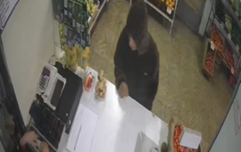 Imagen de Quedó filmado: Ingresó a una verdulería y le llevó el dinero de la recaudación