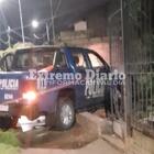 Imagen de Accidente en Fighiera: una camioneta policial impactó contra el frente de una vivienda