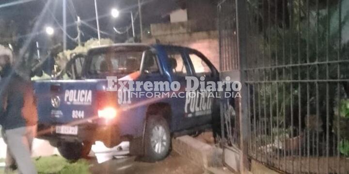 Imagen de Accidente en Fighiera: una camioneta policial impactó contra el frente de una vivienda