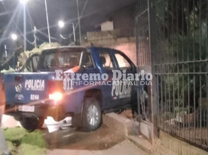 Imagen de Accidente en Fighiera: una camioneta policial impactó contra el frente de una vivienda