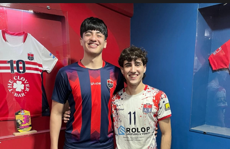 Imagen de Handball: Petta y Attoresi de Talleres, disputan el Nacional Juvenil en Mendoza