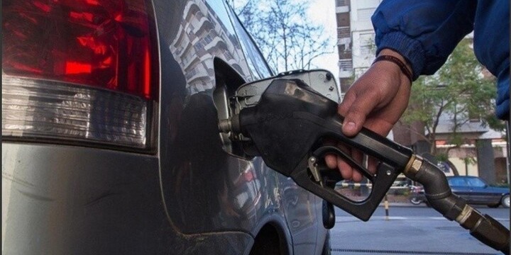 La petrolera YPF anticipó que subirá 1 por ciento en promedio el valor de sus combustibles. (Alan Monzón/Rosario 3)