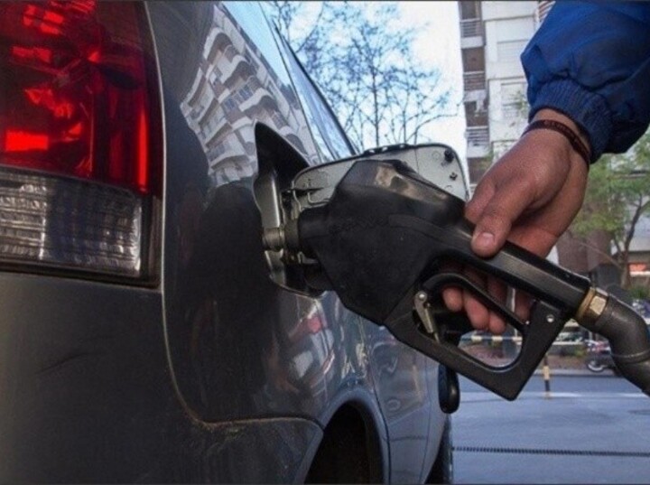 La petrolera YPF anticipó que subirá 1 por ciento en promedio el valor de sus combustibles. (Alan Monzón/Rosario 3)