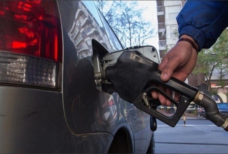 La petrolera YPF anticipó que subirá 1 por ciento en promedio el valor de sus combustibles. (Alan Monzón/Rosario 3)