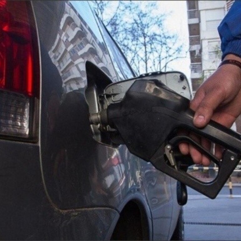 La petrolera YPF anticipó que subirá 1 por ciento en promedio el valor de sus combustibles. (Alan Monzón/Rosario 3)