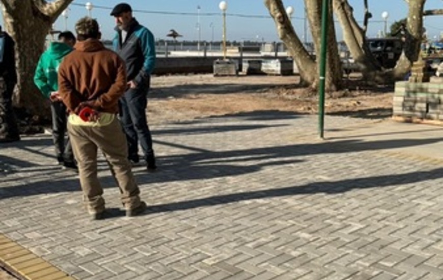 Imagen de Rowing Club: Colocaci&oacute;n de adoquines en el piso nuevo