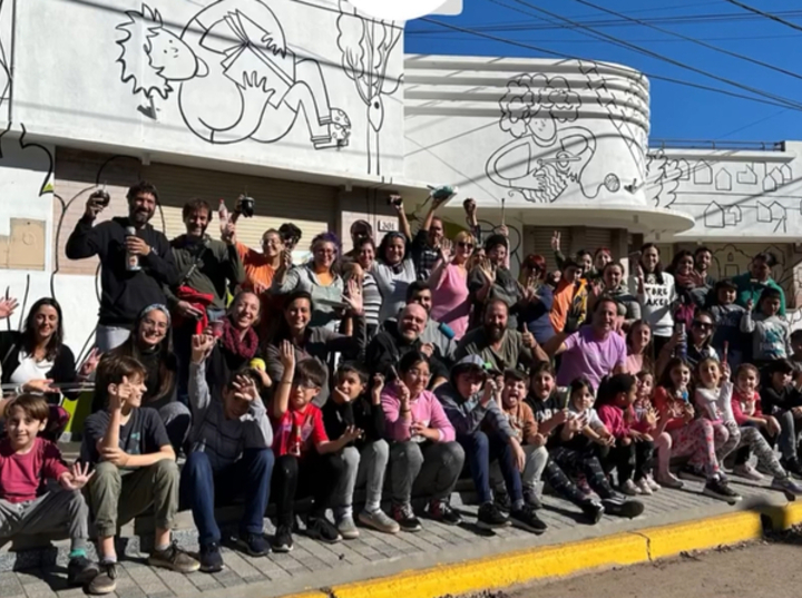 Imagen de Se pintó el Mural externo del Centro Cultural de General Lagos
