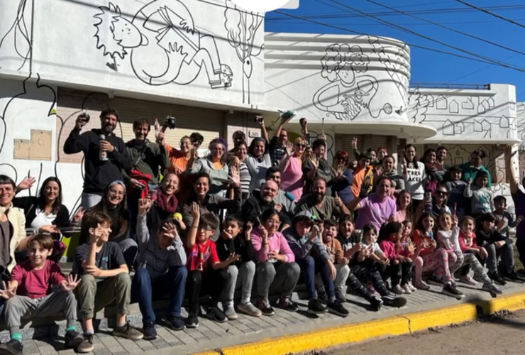 Imagen de Se pintó el Mural externo del Centro Cultural de General Lagos
