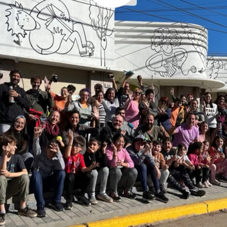 Imagen de Se pintó el Mural externo del Centro Cultural de General Lagos