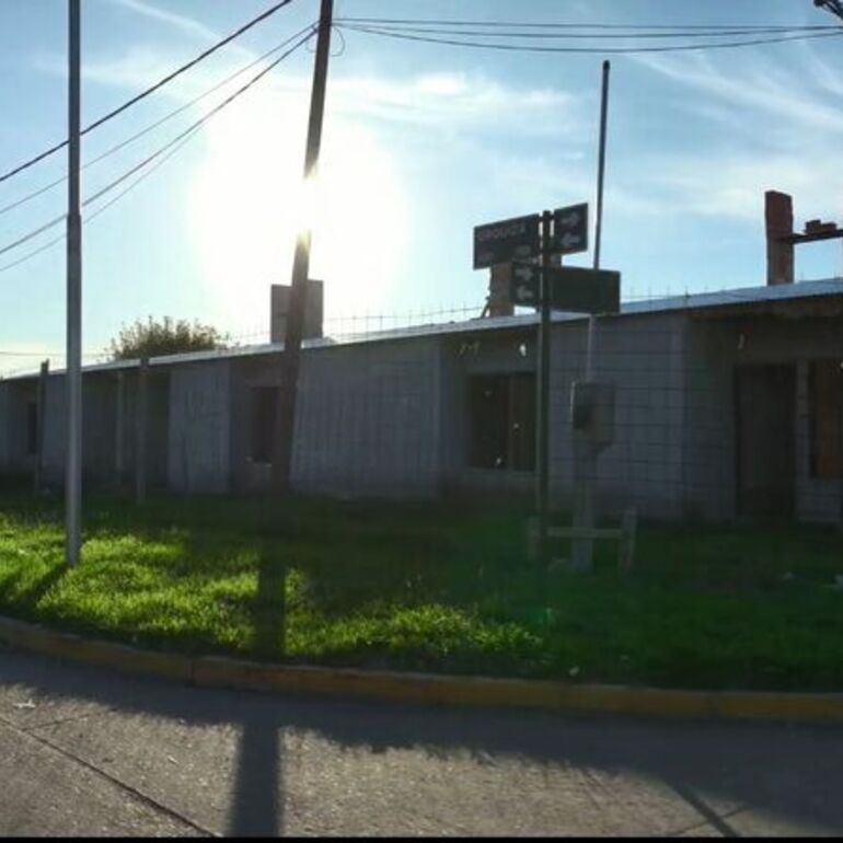 Imagen de General Lagos retoma la construcción de 14 viviendas abandonadas desde 2023